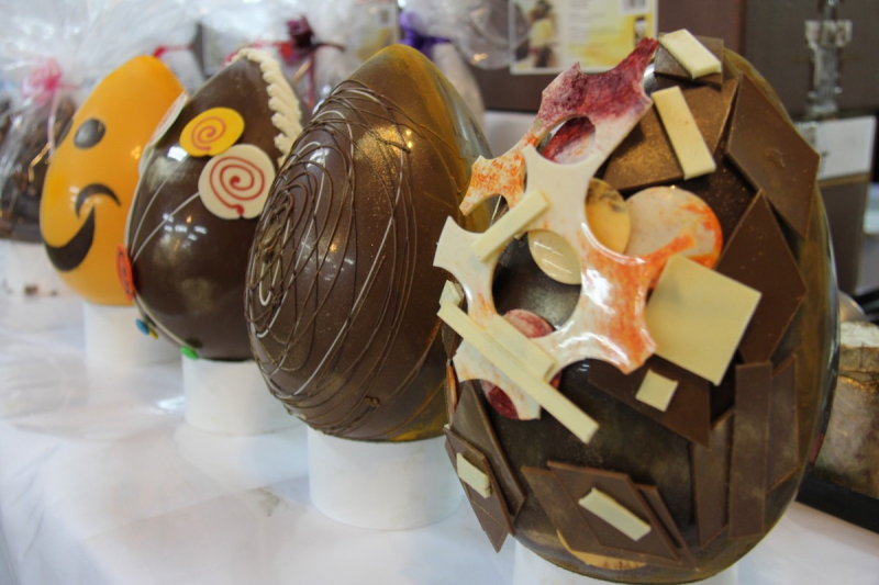 boulangerie-ROQUEBILLIERE-min_chocolate_factory_eggs_easter-897028