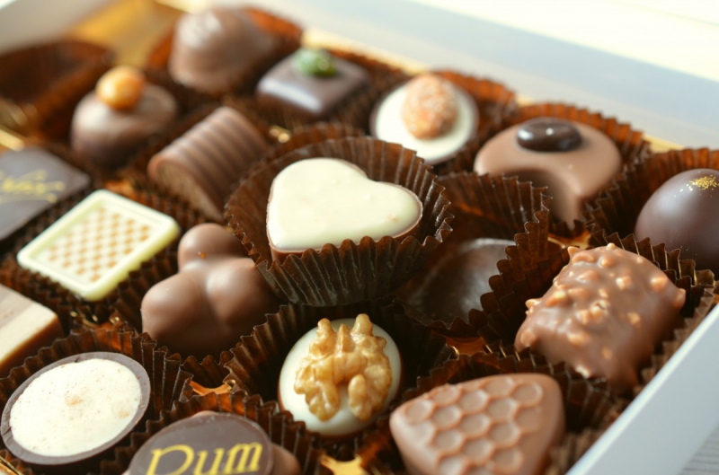 boulangerie-ROQUEBILLIERE-min_chocolates_food_candy_calories_nibble_chocolate_heart-782043